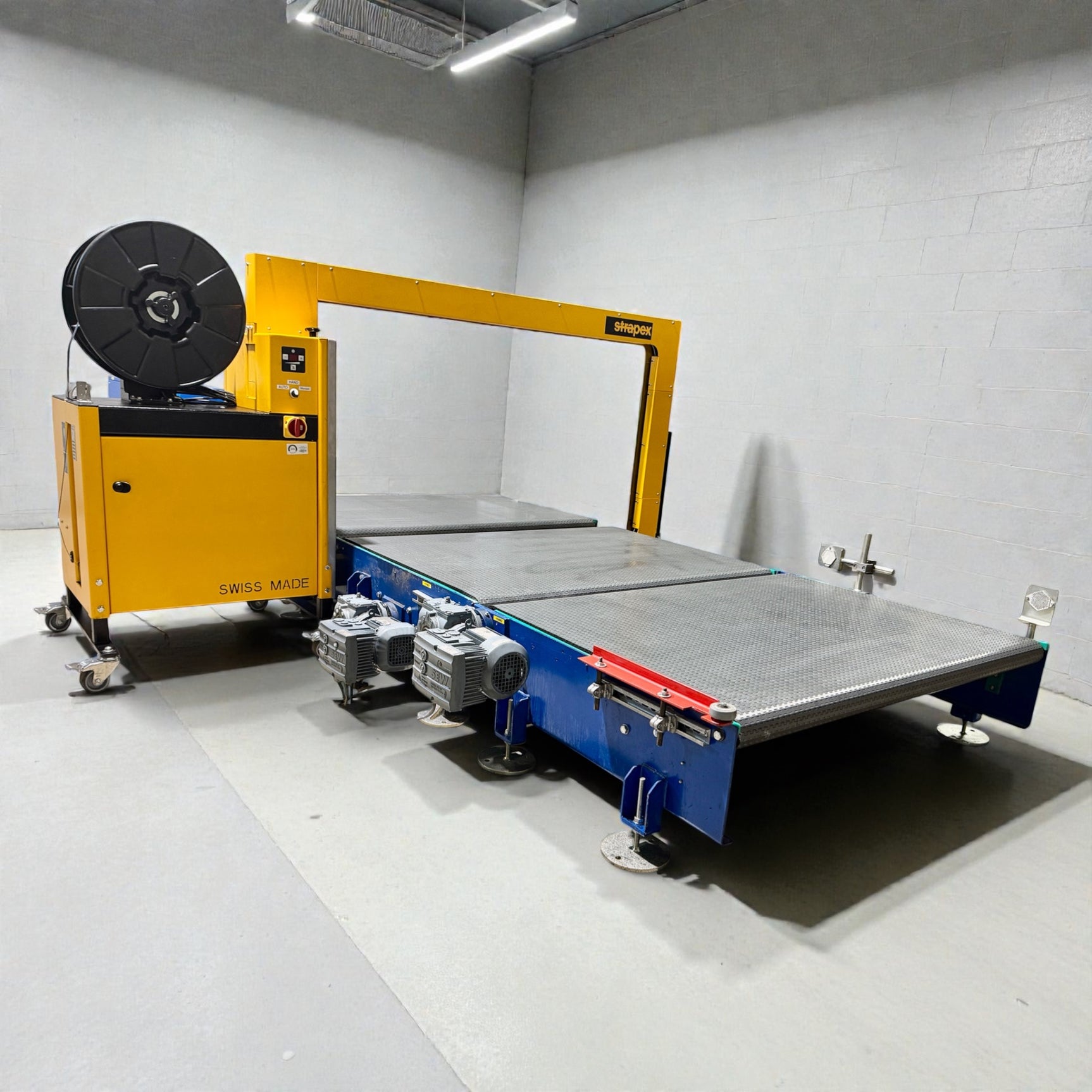 Strapex SMG 65 automatische Umreifungsanlage mit Fördertechnik und modularen Gliederbandförderanlage – Ansicht 2