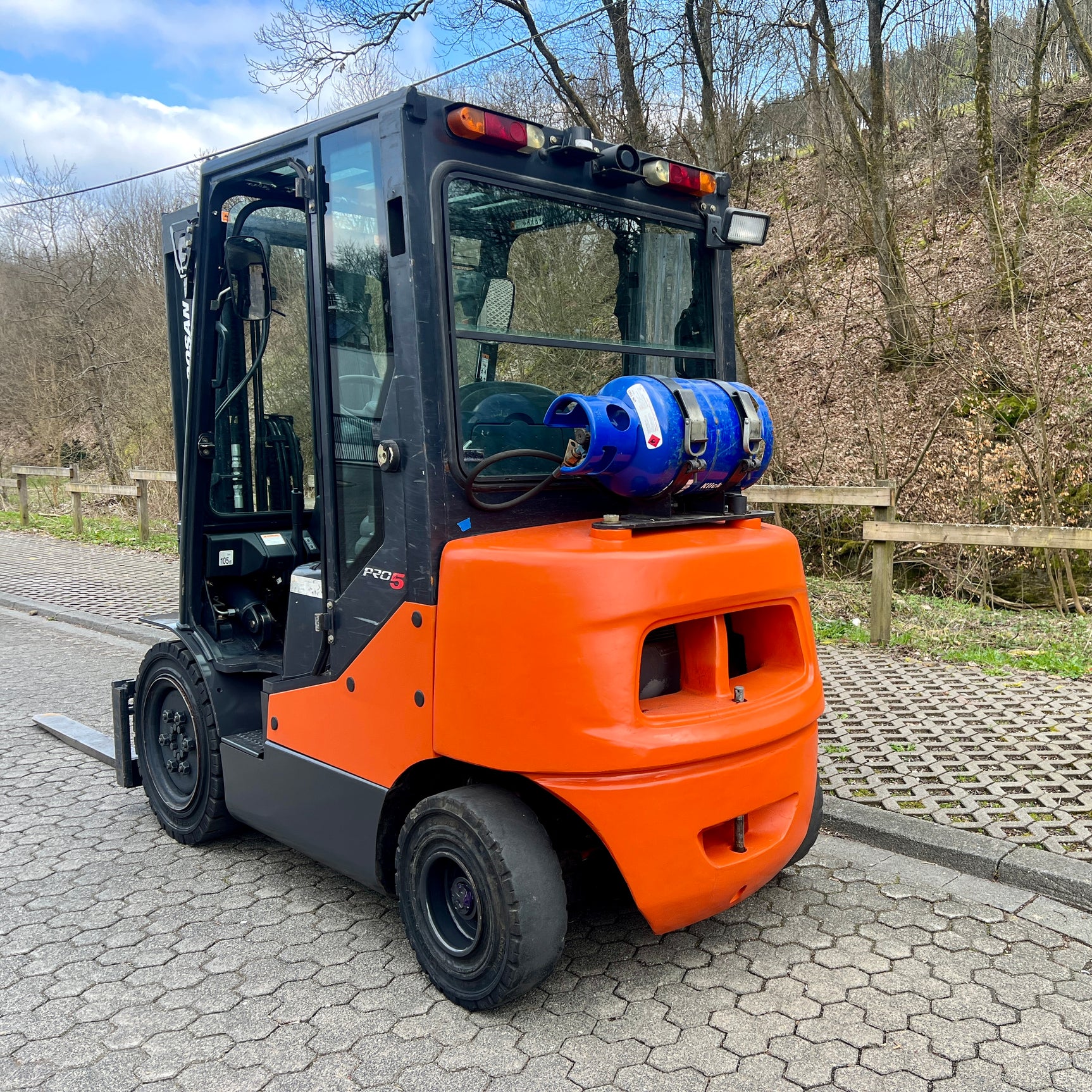 DOOSAN G25E-5 Pro Gasstapler 2,5 t Triplex 4,6 m Gabellänge 1600 mm – Ansicht 8