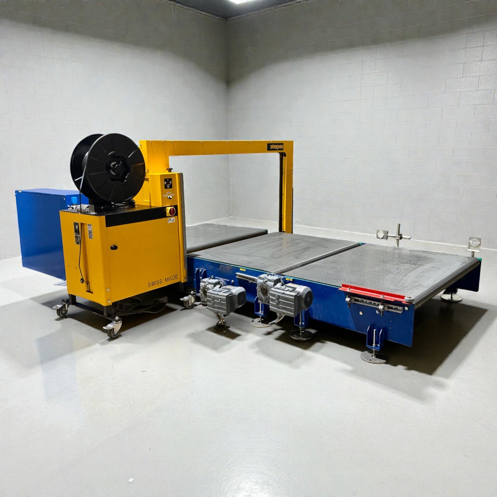 Strapex SMG 65 automatische Umreifungsanlage mit Fördertechnik und modularen Gliederbandförderanlage – Ansicht 4