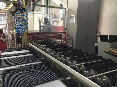 PRIESS & HORSTMANN BAT CNC Bohr und Einpressmaschine Türenfertigung Beschlagbohrmaschine – Ansicht 5