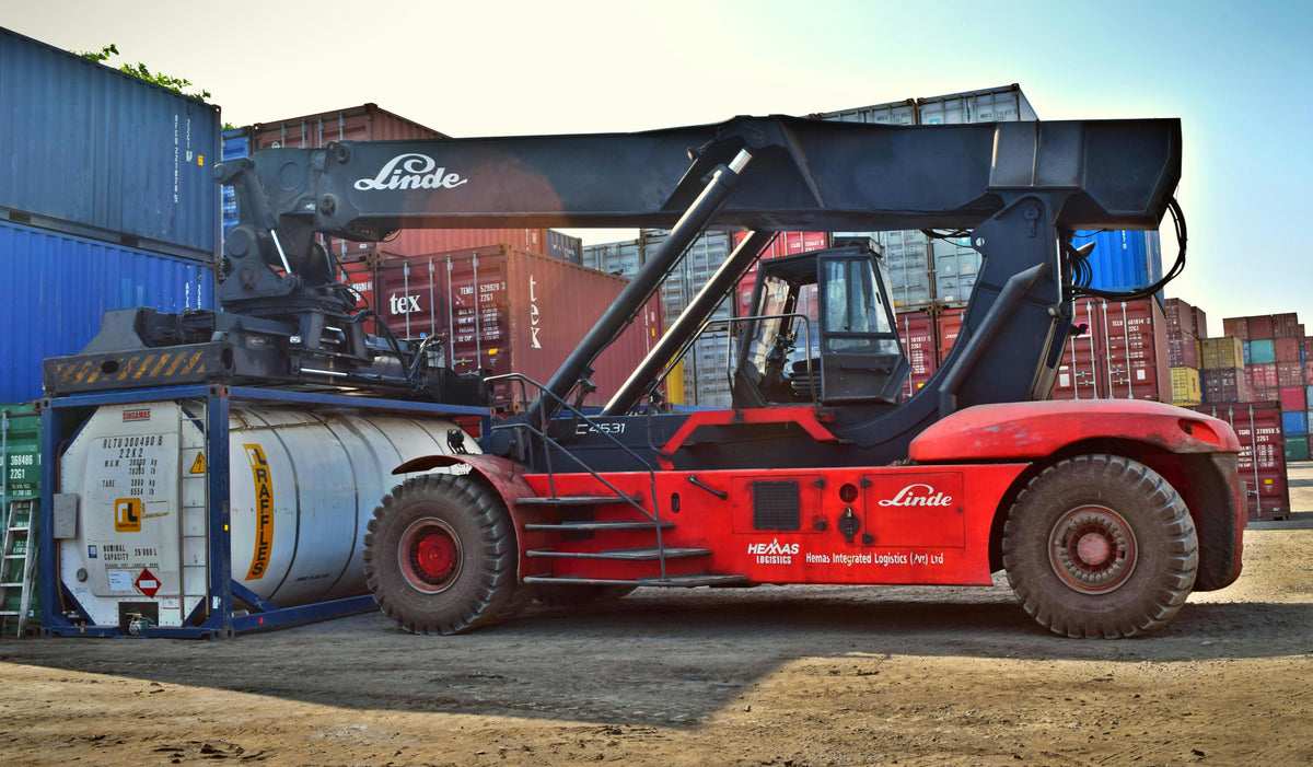 Containerlogistik für internationalen Maschinenversand